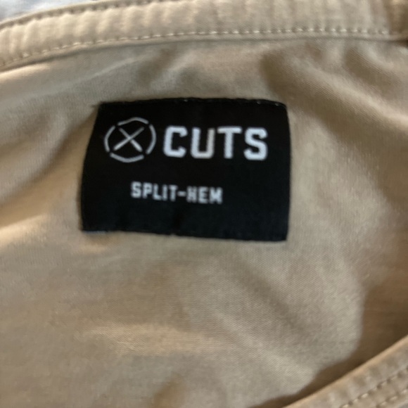 Cuts tan size large split hem t shirt - Picture 2 of 4